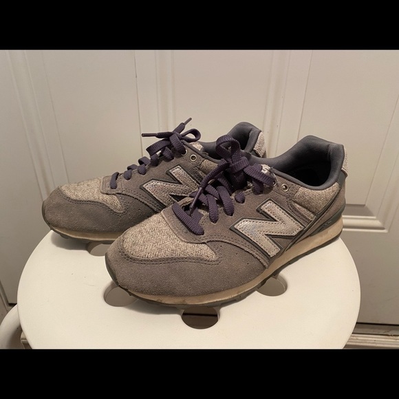 New Balance 696 Sneakers - Picture 1 of 8
